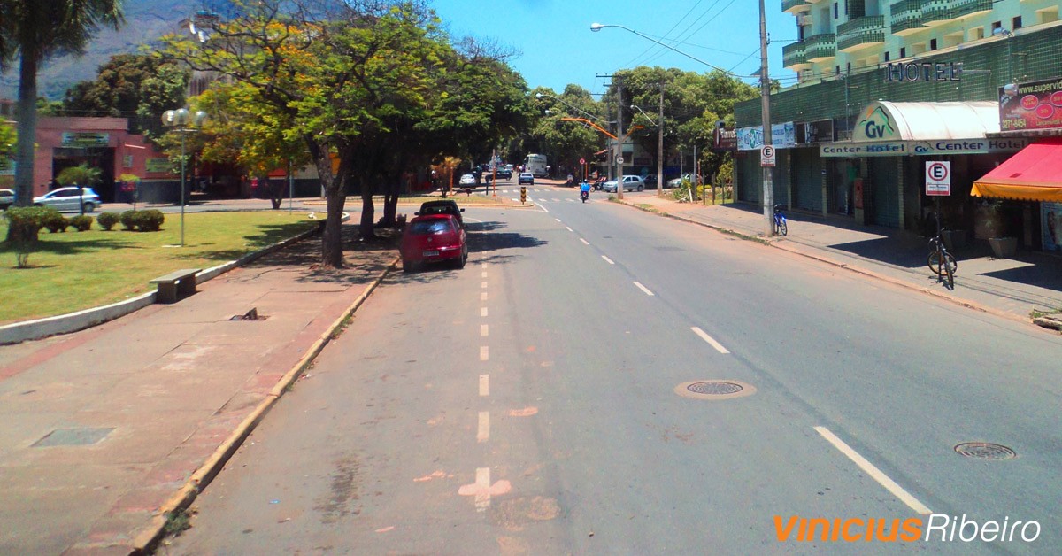 A cidadania de uma cidade é medida pelo tamanho de suas calçadas A cidadania de uma cidade é medida pelo tamanho de suas calçadas